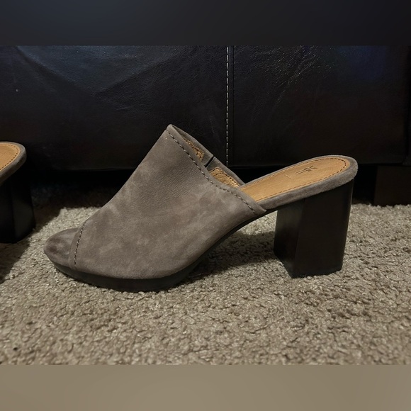 Frye Blake Leather Suede Slip On Block Heel Mules in Ash Taupe Women’s Size 9.5 - Picture 2 of 9
